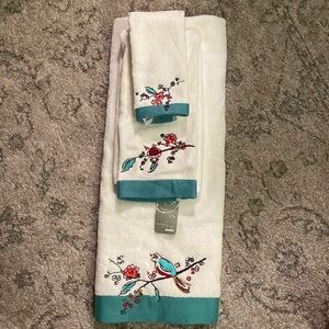 Lenox bath towel set Chirp Embroidered